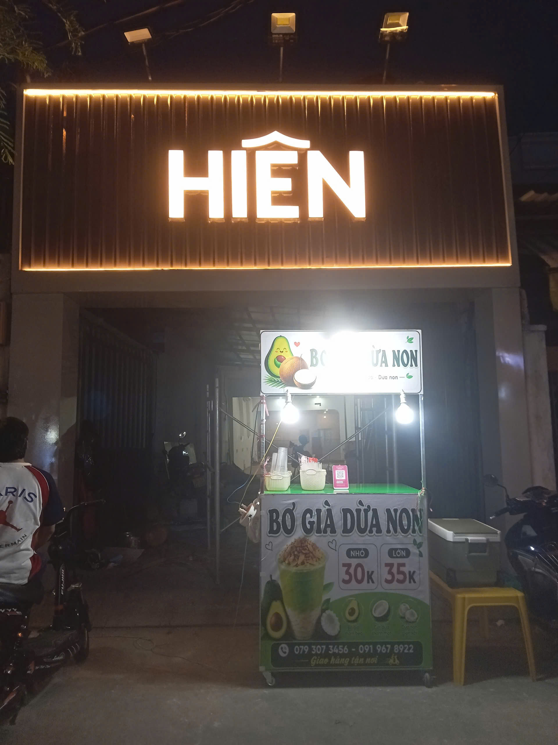 Công trình thi công bảng hiệu mica tại TPHCM