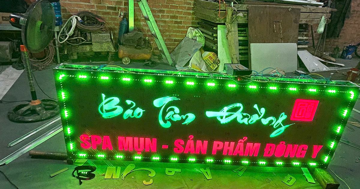 Mẫu hộp đèn quảng cáo theo yêu cầu