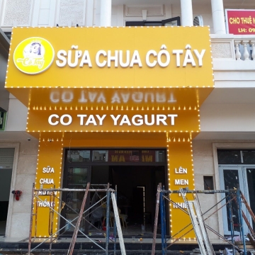 Bảng hiệu alu tại Quận 9 kế hợp chữ nổi mica